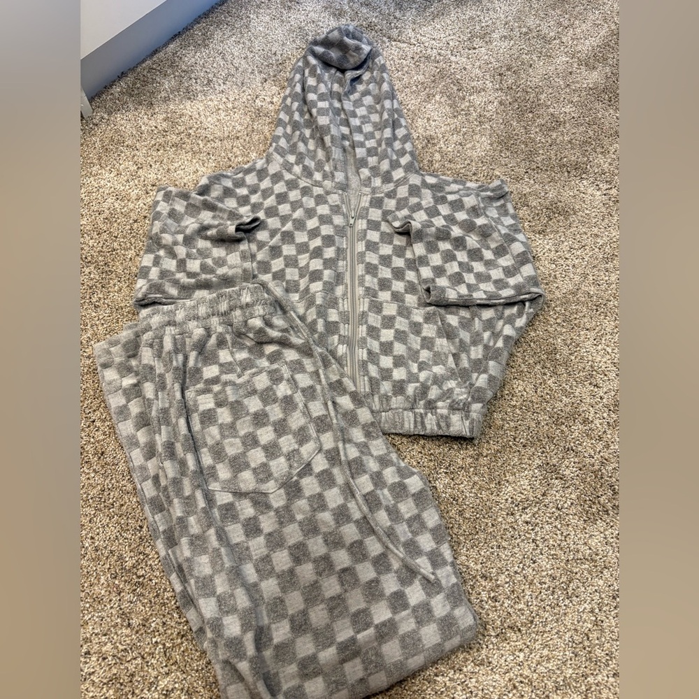 Chicidivas gray checkerboard sweat set size small